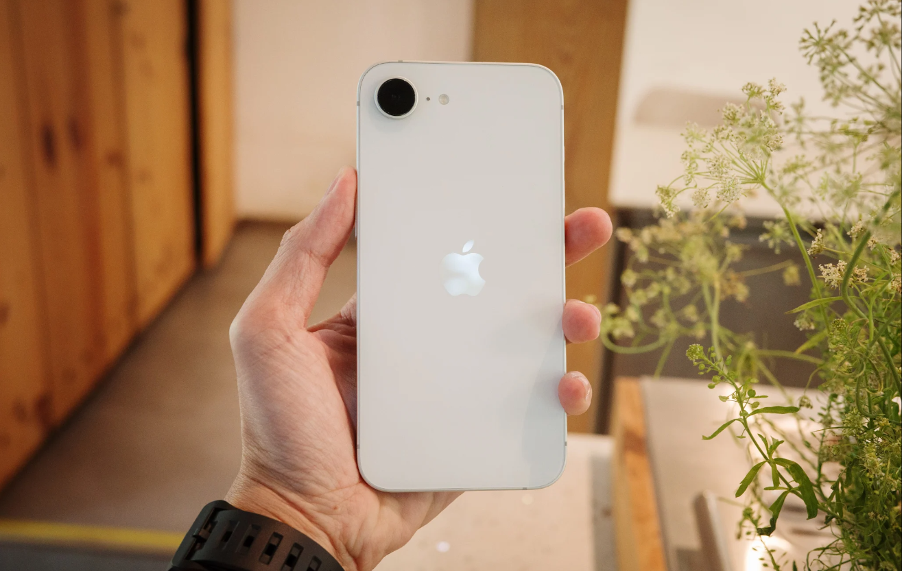 Review ngắn iPhone 16e: mất nhiều hơn được, sẽ khó bán